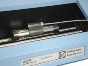 Quartz plate with temperature saddle in ADP polarimeter